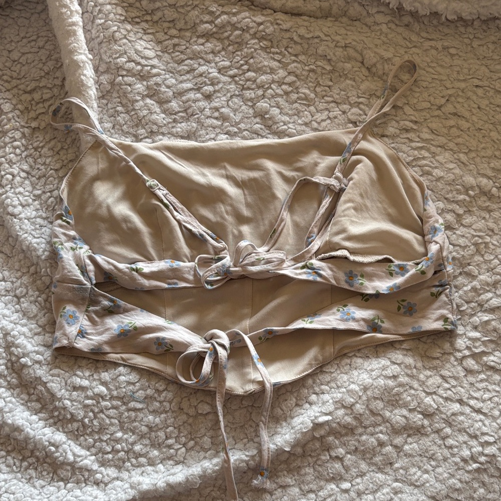 Kendall & Kylie Beige Floral Spaghetti-Strap Crop Top with Blue Flowers - Picture 2 of 3